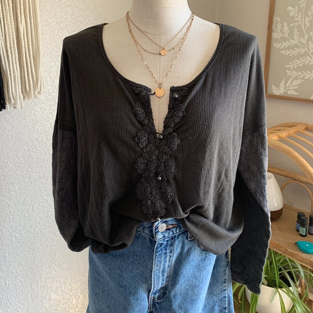 Abercrombie & Fitch Gray Lace Long Sleeve Button Up Top
